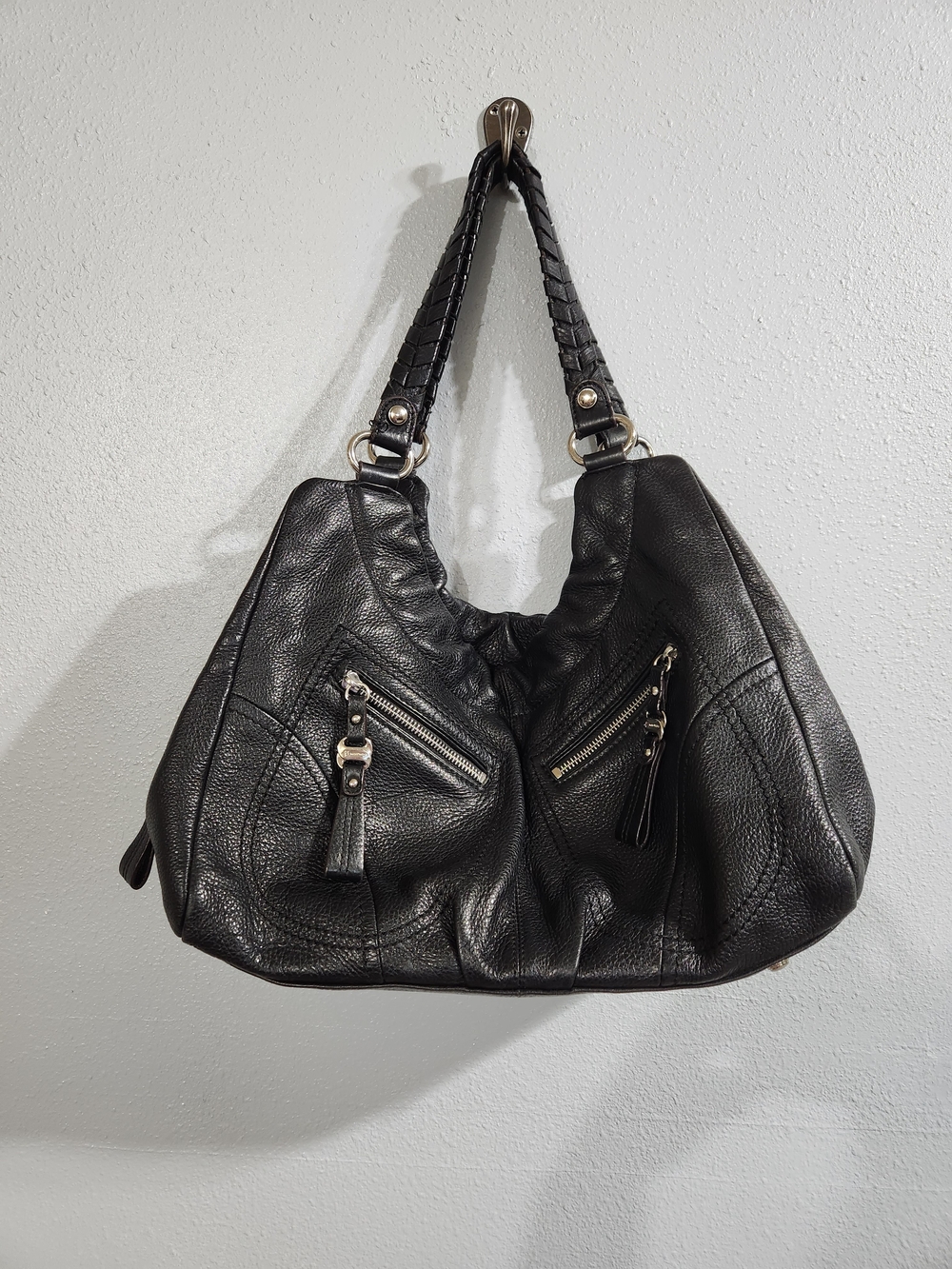 B. Makowsky genuine leather shoulder bag braided straps front zippers Black Hobo